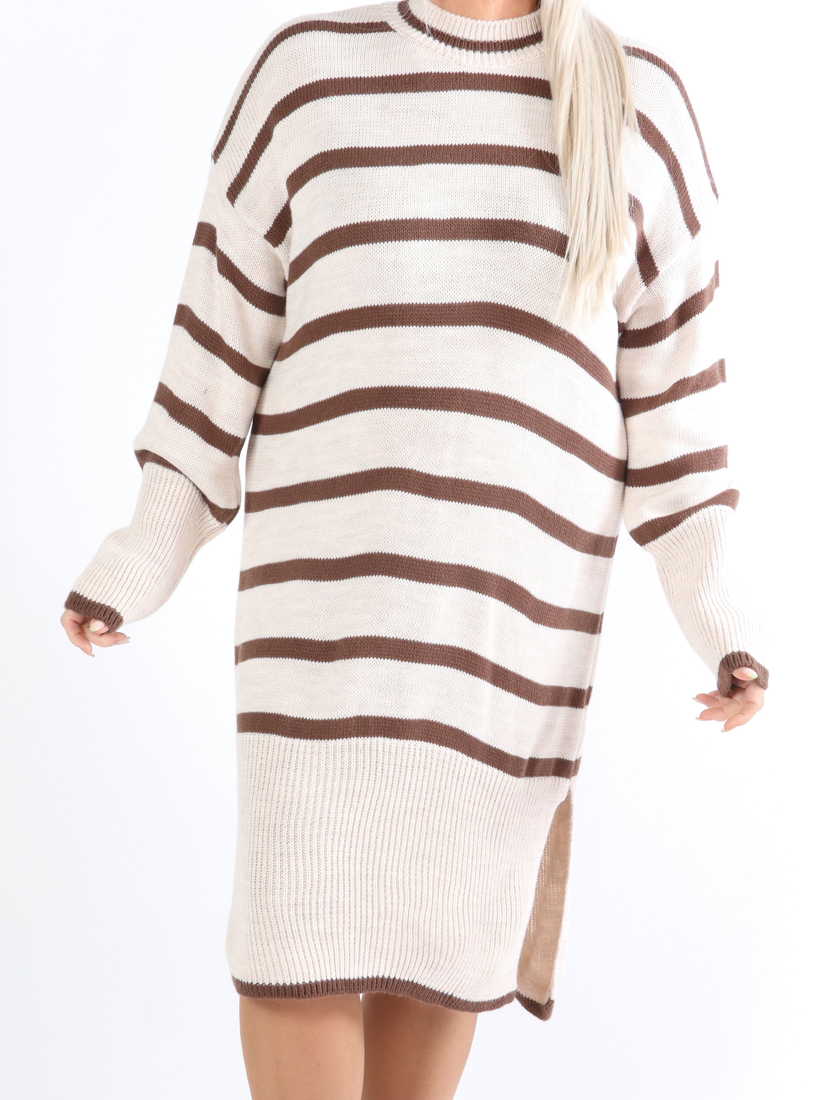 Safiya - Plus size stickad klänning med ränder